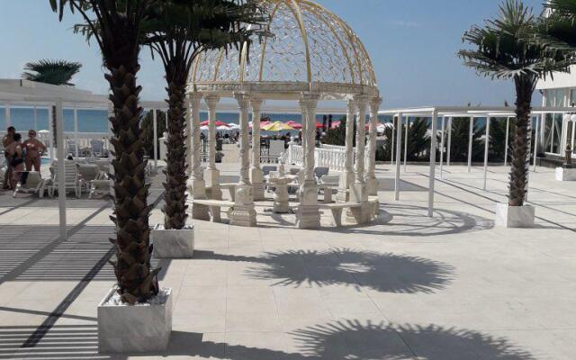 Taliana Beach Residence Apartment