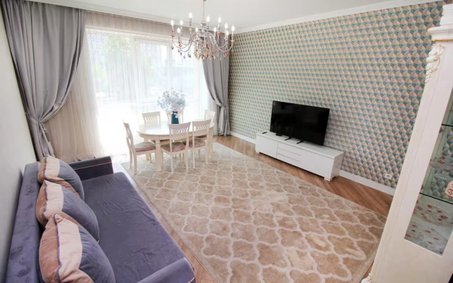 Trekhkomnatnaya V Zhk braun Vozle Trts Mega Almaty Flat