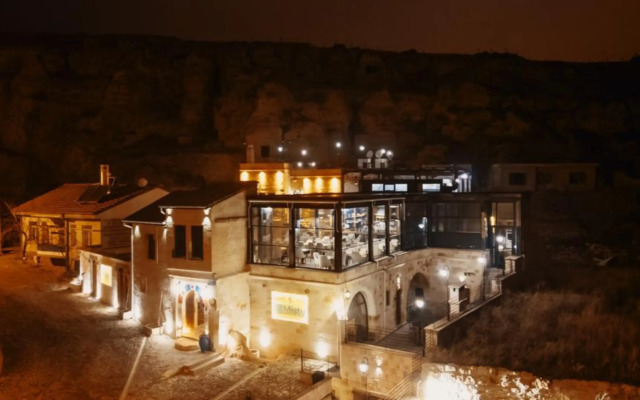 Misty Cave Hotel