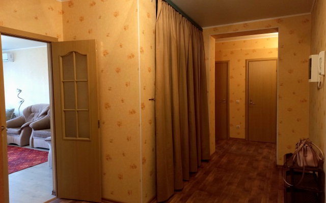 Prostornaya kvartira s erkerom v cenrte goroda-geroya Flat