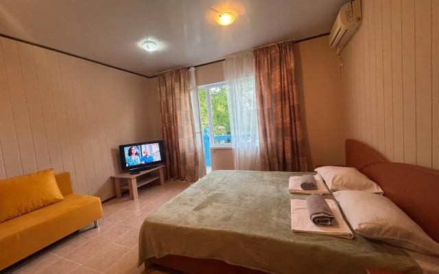Uyutnaya Studiya Ryadom S Morem Flat