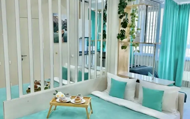 Apartamenty Biryuza Apart Energy s Paryashchej Krovat'yu