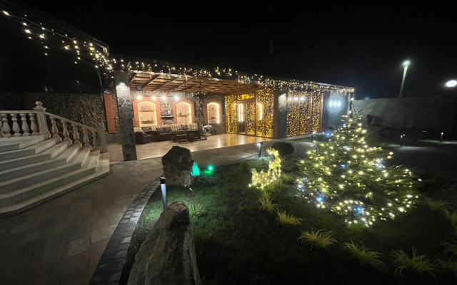 Частный Дом в Горах с Бассейном