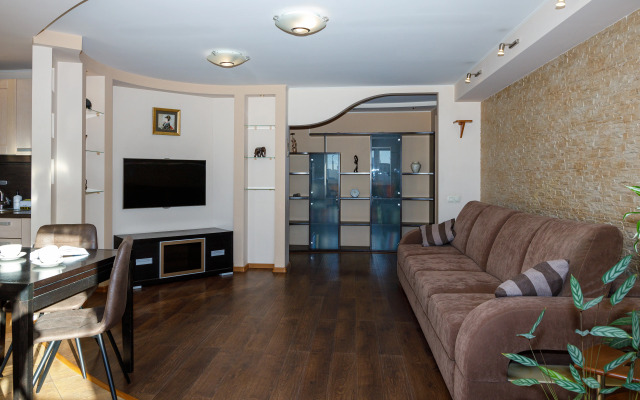Na Polevoy Flat