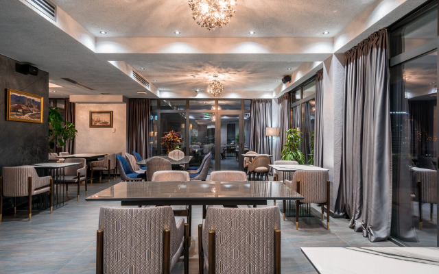 Onyx Hotel