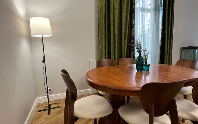 M.o.o.n Apartments Tole Bi Tulebaeva Kv 8 Tsentr Flat