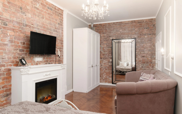 Loft U Ploschadi Vosstaniya 5 Spalen Apartments
