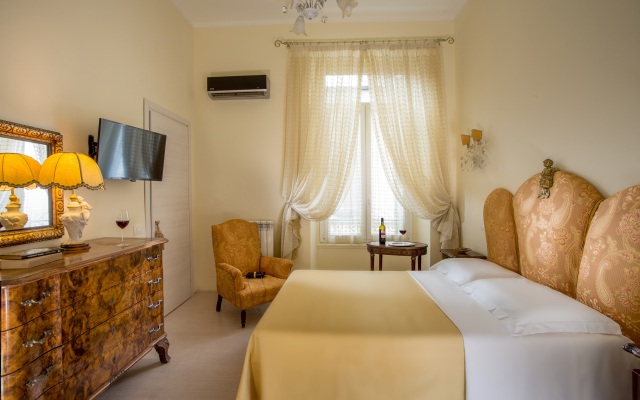 Roma Central Guest House