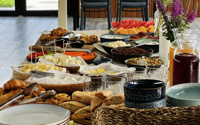 Курортный отель Moretoni Lake