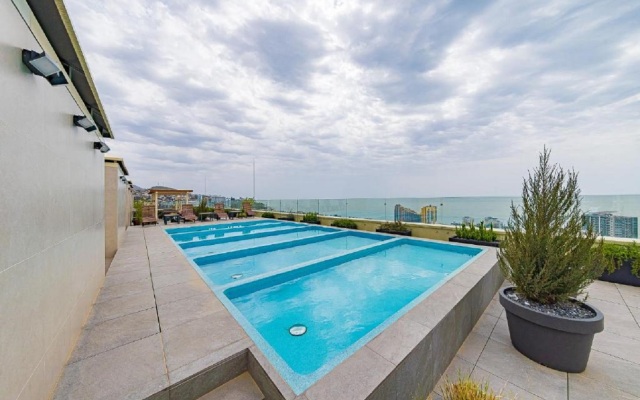 Апартаменты у Дендрария в ЖК Метрополь на самом высоком этаже, где есть бассейн