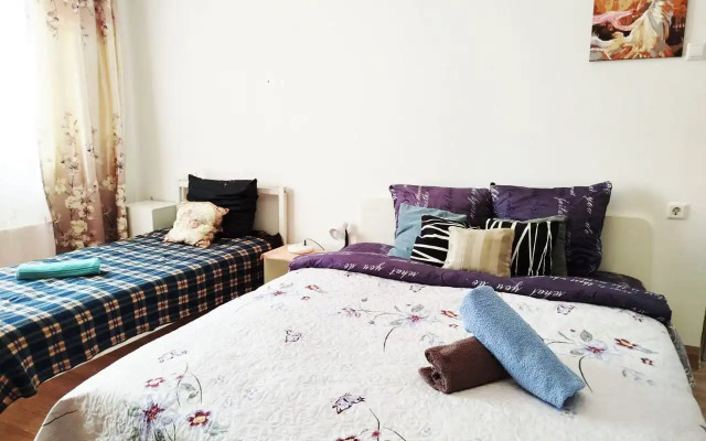 Live In Comfort Na B-Re Stroiteley 3 Flat