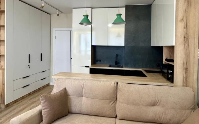Uyutnaya studiya na beregu reki Kuznechikha Flat