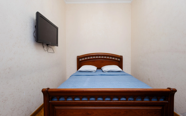 2-K v Novostroyke, Ulitsa Arama, Di482 Flat