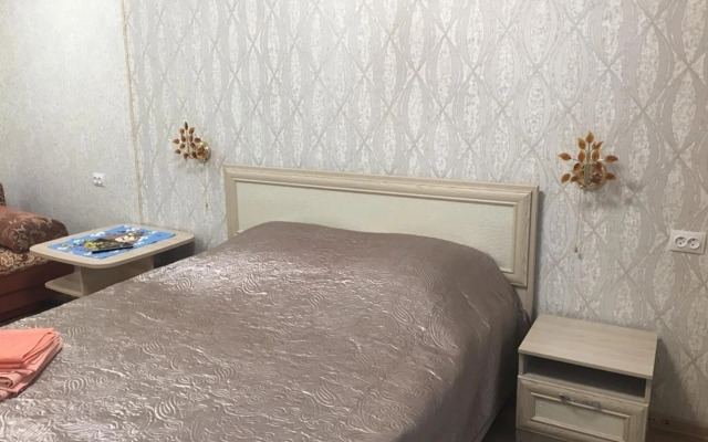 Na Bulvare Rybatskoy Slavy Flat