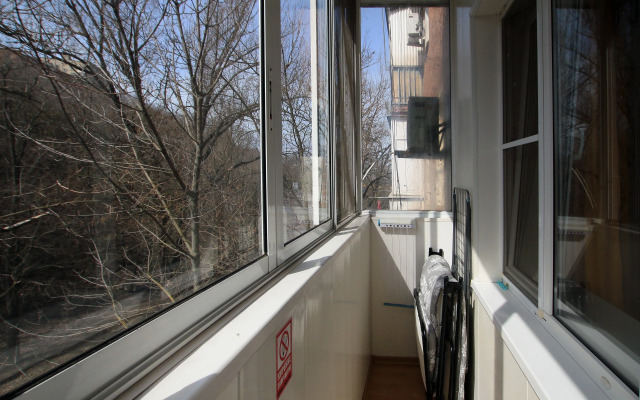 Na Pushkinskoy naberezhnoy Flat