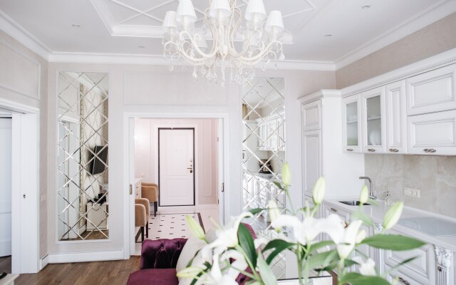 Verkhnetorgovaya Ploschady,4, Apartments 722