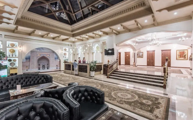 Huayue Mansion Hotel