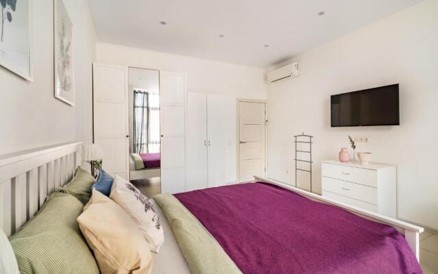 Flat In Modern Provence Apartments