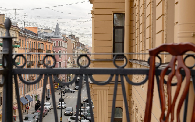 Solo in Nevsky Prospect