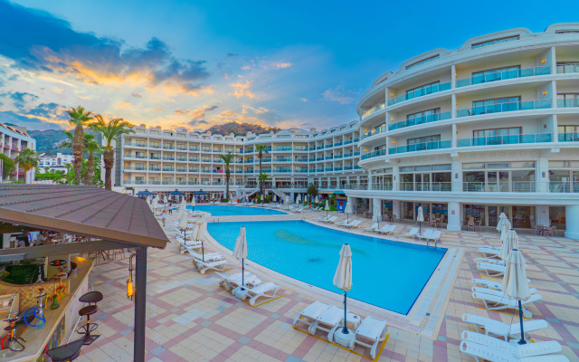 Pineta Park Deluxe Hotel