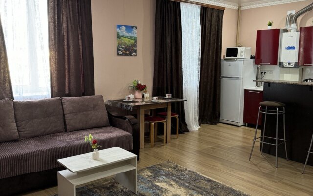 Evrodvushka S Vidom Na Goru Flat