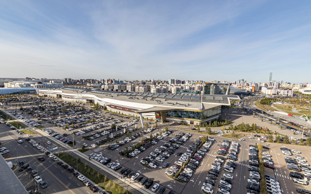 Stilnaya Yevrodvushka Ryadom s Expo i Mega SilkWay Flat