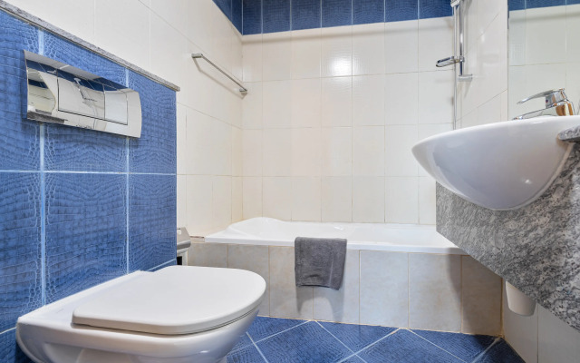 Marcopolo - Lavish 2BR next to Metro & Tram Apartments