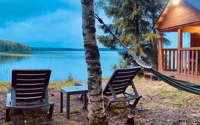 s Baney na Beregu Ozera Chalet