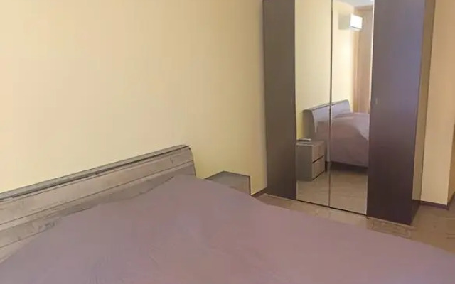 Dvukhkomnatnaya na Krestyyanskoy 27 Alfa Rent Anapa Flat