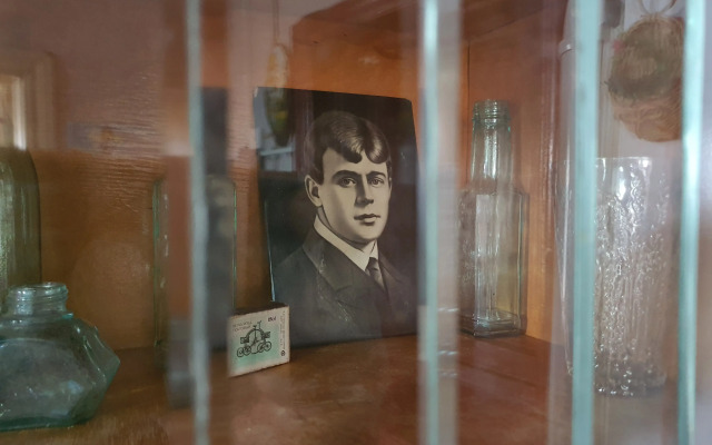 V Starinnom Osobnyake  voskresenskaya - Pamyatnik Provintsialnogo Klassitsizma Flat