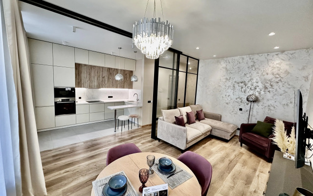 Dizaynerskiy 2-kh komnatny lyuks Flat