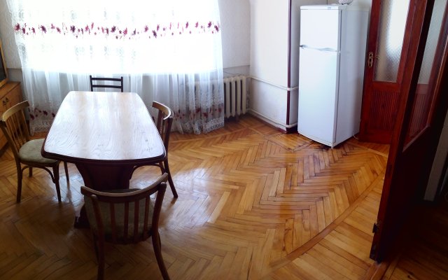 Trehkomnatnaya Kvartira Apartments