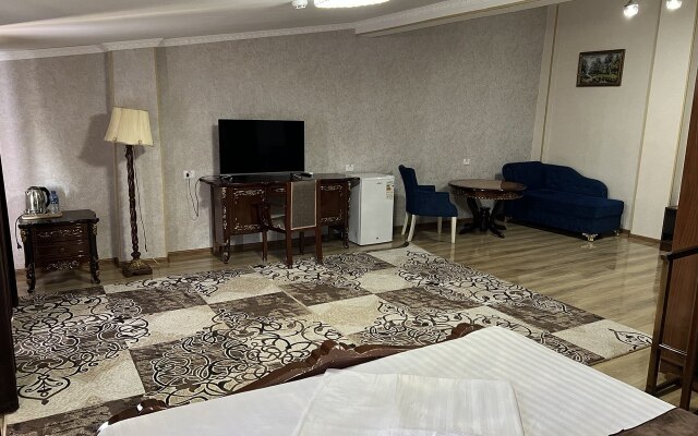 Garden City Hotel