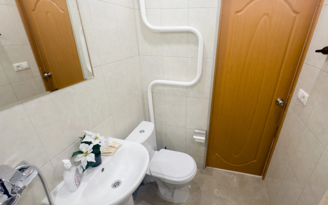 Na Vokzalnoy 3-86 Flat