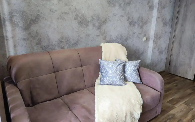 V Vysotke U Vokzala Flat