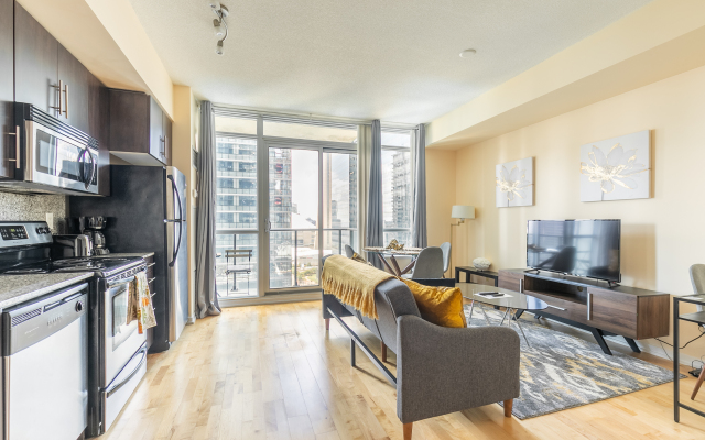 GLOBALSTAY Maple Leaf Square Apart-hotel