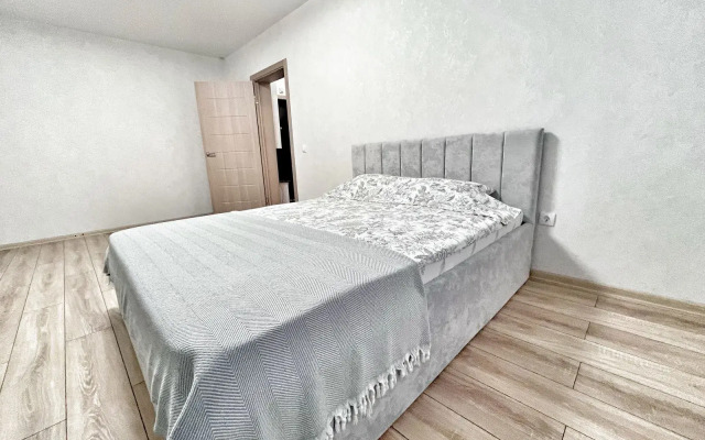 Yelena Zhk Ozerki Flat
