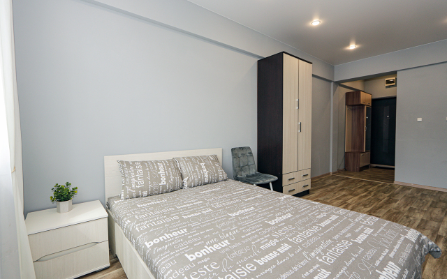 V Shelekhove 13 Flat