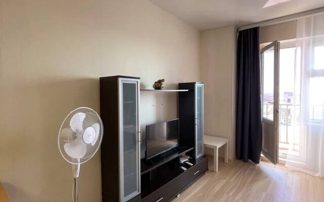 Studiya ryadom so Stolichnym rynkom g. Yakutska Flat