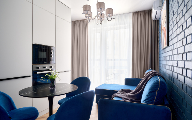 u Pulkovskogo parka s panoramnymi oknami Flat