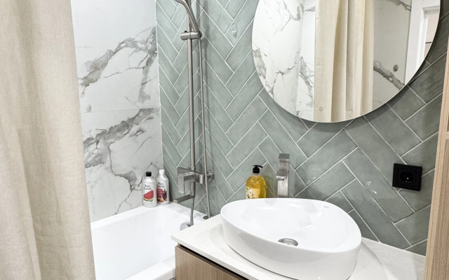 Na Sofyi Perovskoy 22 Flat