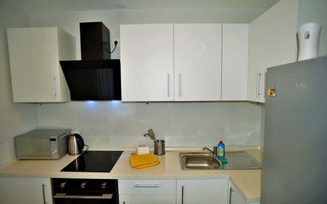 BestFlat24 White Bashnya Kit Apartments