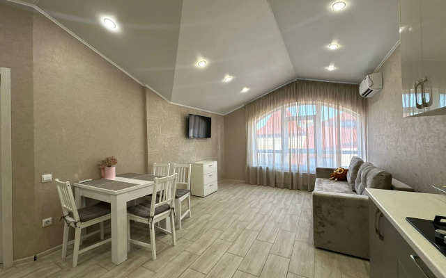 Dvukhurovnevaya S Vidom Na More Flat