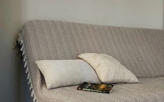 So Vsemi Udobstvami, V Dome S Basseynom Flat