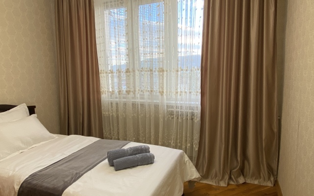 V Tsentre Makhachkaly S Vidom Na More I Gory Apartments