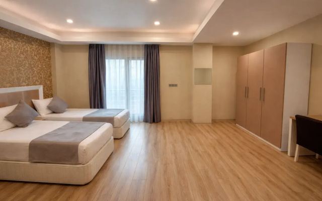 Diplomat Suites
