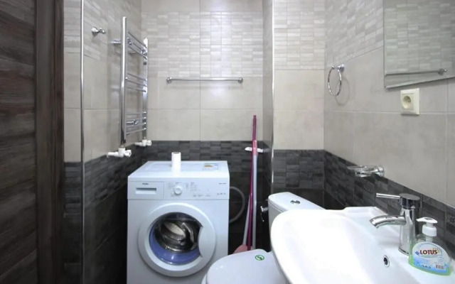 89 Tryohkomnatnaya v Serdtse Erevana Flat