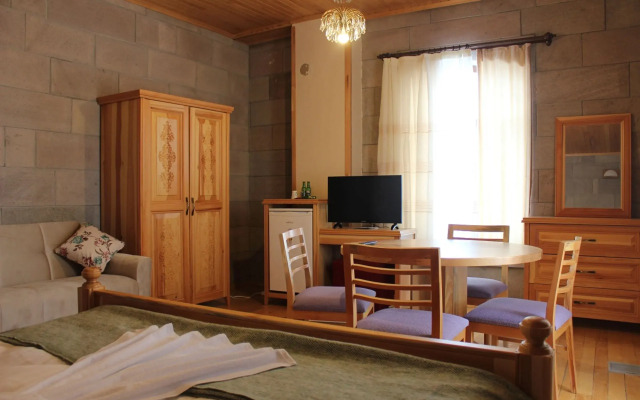Lake Cildir Lodge Hotel