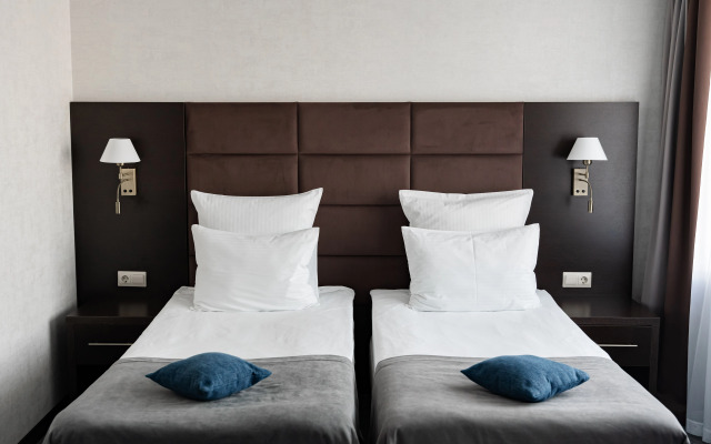 Ariya Hotel