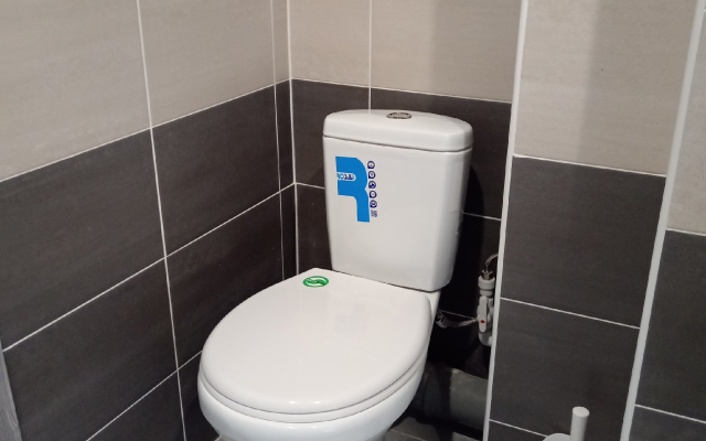 Квартира с панорамными окнами с видом на озеро